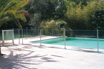 Clôture piscine à barreaudage ou en verre Clôture piscine à barreaudage ou en verre