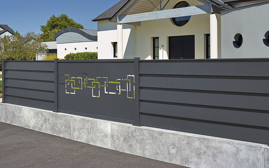 Clôture thuya avec lame motif gris anthracite