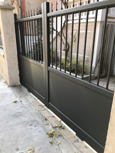 portail-et-portillon-aluminium-avec-decor-inox